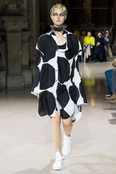Look 17